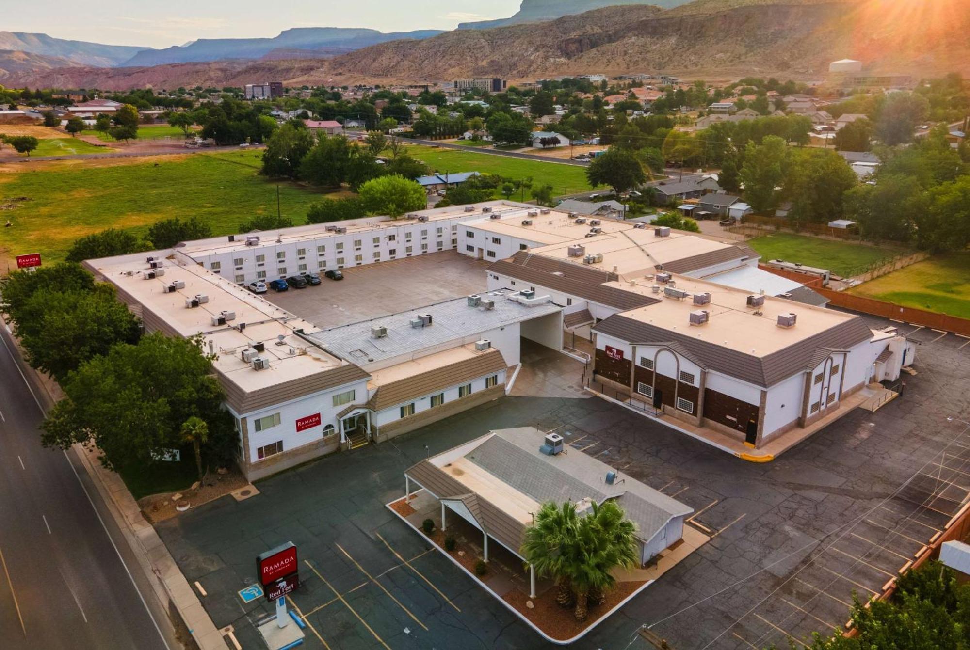 Ramada By Wyndham La Verkin Zion National Park Экстерьер фото